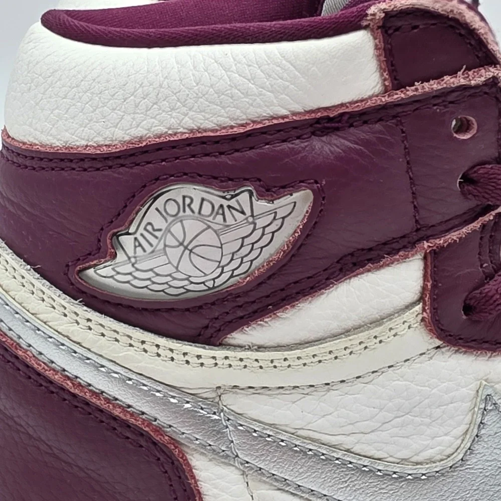 Air Jordan 1 Retro High OG‎ Men's Size 9 Bordeaux 555088-611